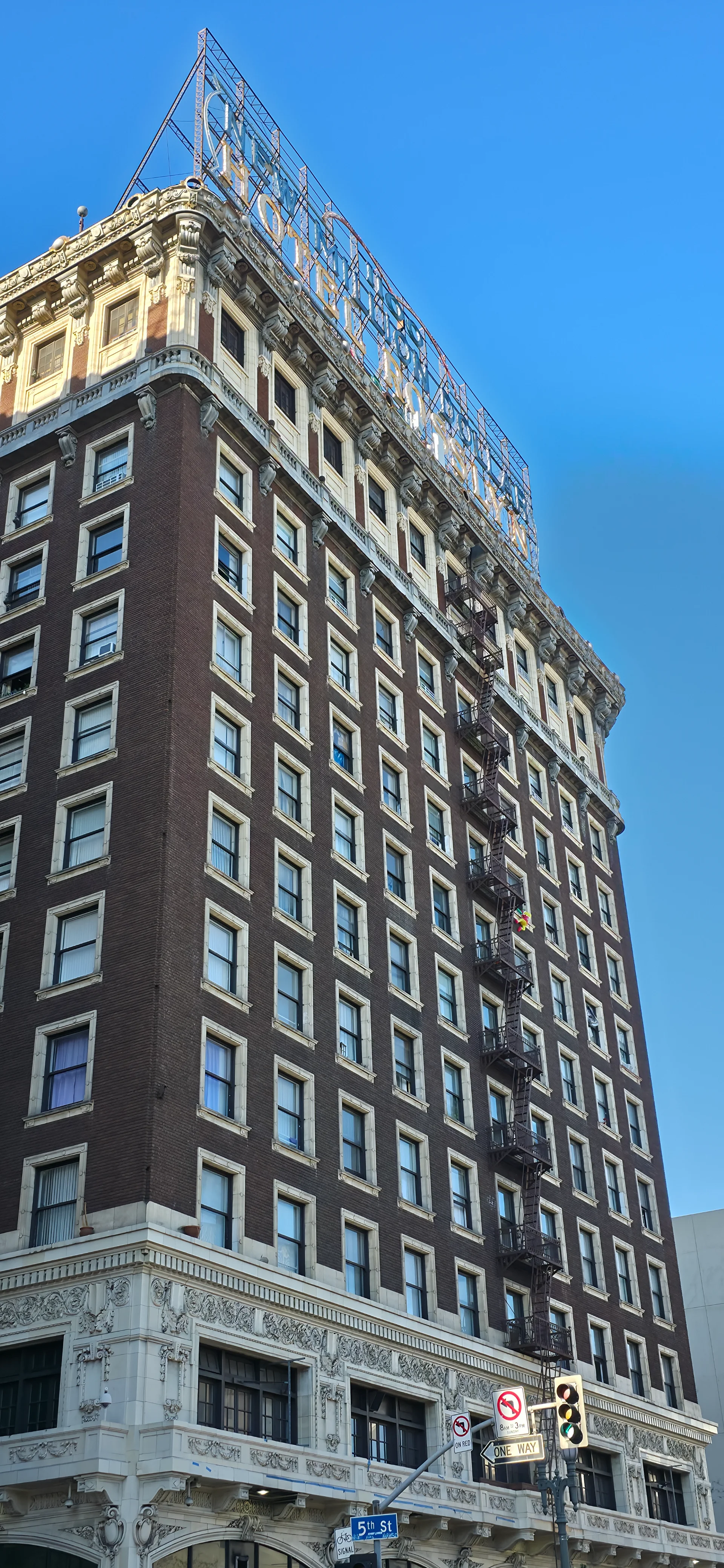 Rosslyn Hotel